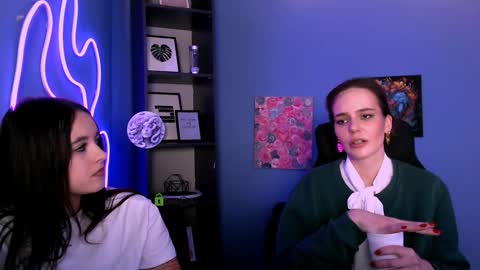 emmalina_ online show from November 21, 1:46 pm