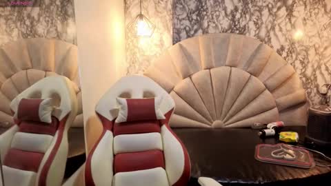    online show from March 18, 11:15 am