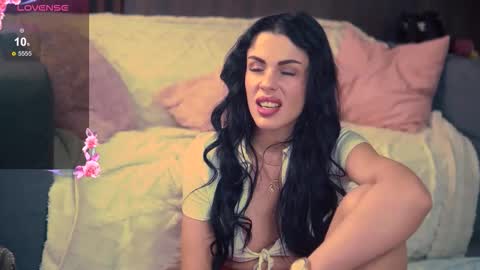 Emma online show from January 10, 9:08 pm