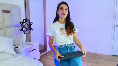 EMY FERRER online show from April 9, 6:19 am