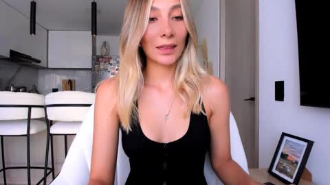 emyconneer online show from January 19, 9:02 pm