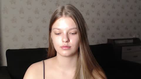Snapshot of emysway chatting on December 6, 6:49 pm EmySway online show from December 6, 6:49 pm