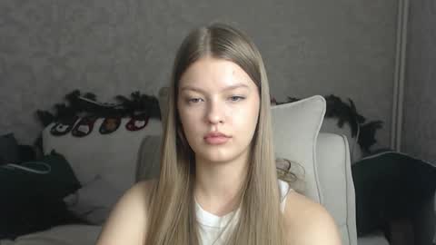 Snapshot of emysway chatting on December 31, 8:26 am EmySway online show from December 31, 8:26 am