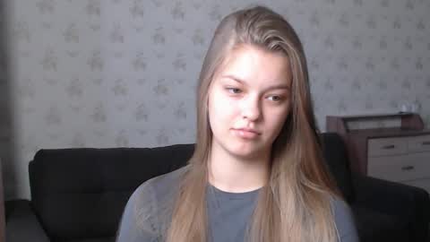 Snapshot of emysway chatting on October 13, 9:56 am EmySway online show from October 13, 9:56 am