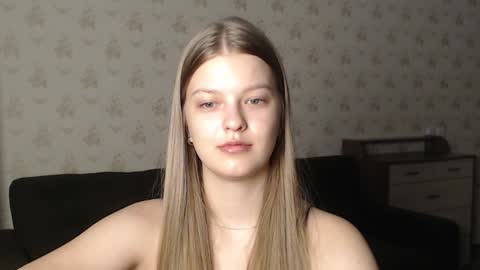 Snapshot of emysway chatting on December 27, 4:55 pm EmySway online show from December 27, 4:55 pm