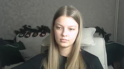 Snapshot of emysway chatting on January 7, 2:51 pm EmySway online show from January 7, 2:51 pm