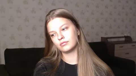 Snapshot of emysway chatting on October 4, 12:11 pm EmySway online show from October 4, 12:11 pm