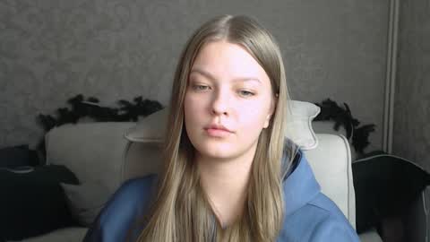 Snapshot of emysway chatting on January 31, 2:07 pm EmySway online show from January 31, 2:07 pm