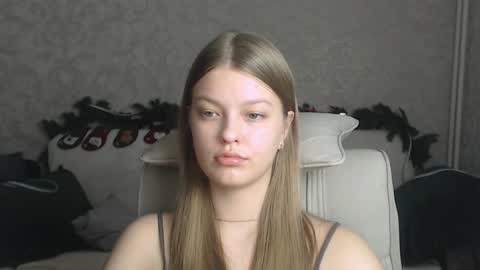 Snapshot of emysway chatting on January 4, 2:14 pm EmySway online show from January 4, 2:14 pm