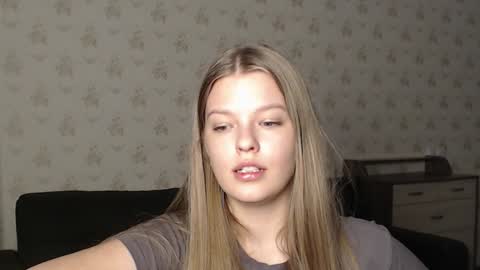 Snapshot of emysway chatting on December 12, 4:21 pm EmySway online show from December 12, 4:21 pm