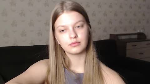 Snapshot of emysway chatting on February 23, 5:56 pm EmySway online show from February 23, 5:56 pm