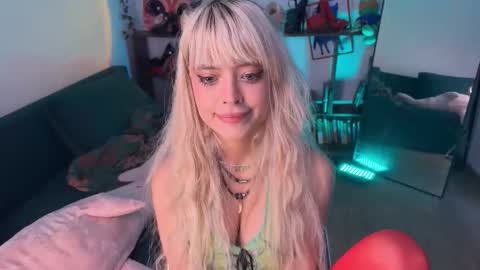 Snapshot of erectioneeering chatting on September 27, 10:55 am Alissa online show from September 27, 10:55 am