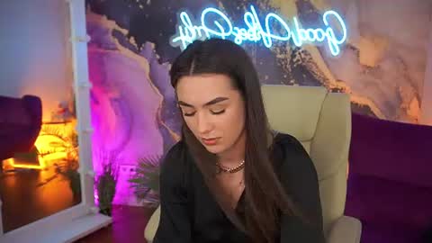 Erica online show from June 18, 2:55 pm