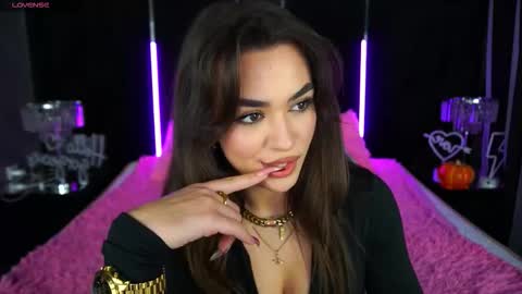 Erica online show from November 10, 2:56 pm