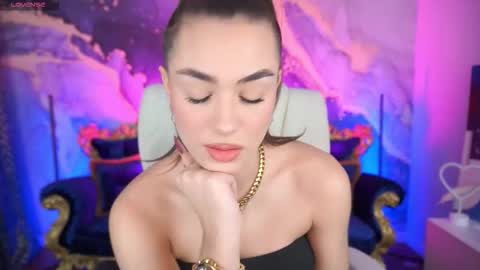 Erica online show from November 8, 2:11 pm