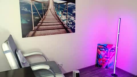 Erika online show from March 4, 1:50 pm