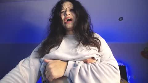 ErikaGold online show from December 3, 6:24 am