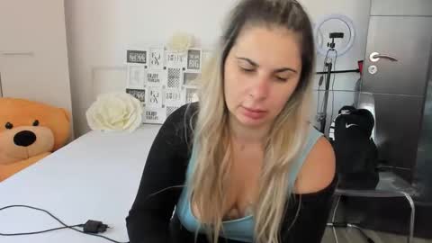 eroticsensualkitty4u online show from September 19, 9:52 am