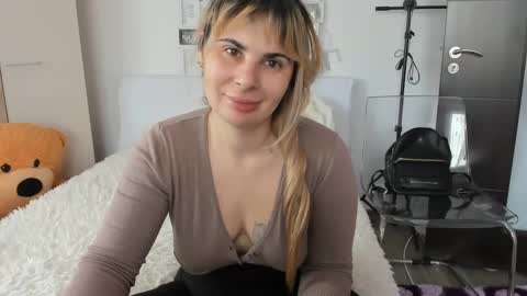 eroticsensualkitty4u online show from February 7, 9:16 am