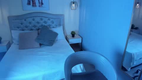 Escarlet online show from September 15, 1:19 pm