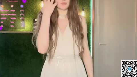 EshleGreen online show from April 15, 7:03 pm