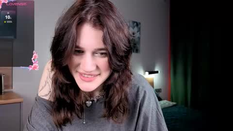 EshleGreen online show from November 16, 3:01 pm