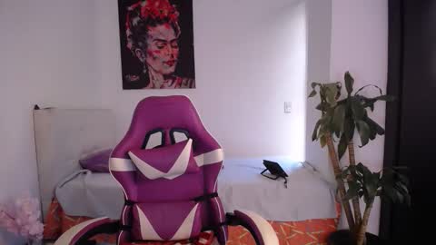 Esmeralda online show from February 14, 7:16 pm