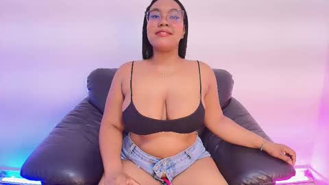 esmeralda online show from November 8, 9:25 am