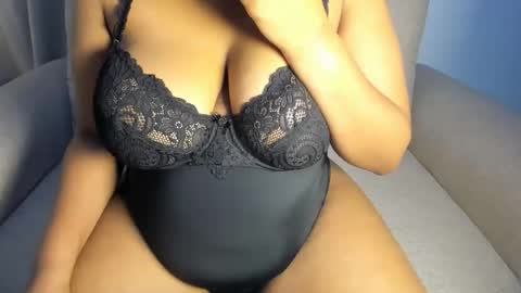 Snapshot of esmeray_ chatting on September 24, 9:25 pm Esme online show from September 24, 9:25 pm