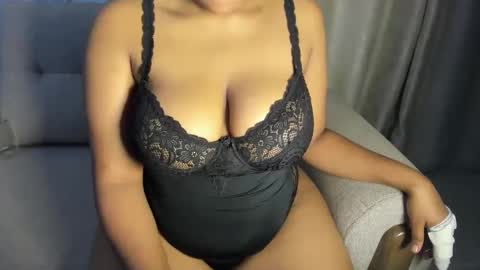 Snapshot of esmeray_ chatting on October 2, 11:32 pm Esme online show from October 2, 11:32 pm
