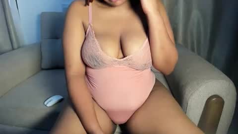 Snapshot of esmeray_ chatting on October 12, 3:31 am Esme online show from October 12, 3:31 am