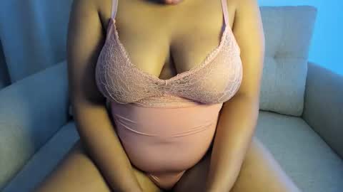 Snapshot of esmeray_ chatting on September 22, 11:19 am Esme online show from September 22, 11:19 am