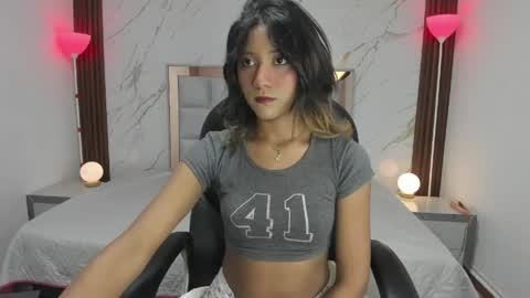 esperanzamora online show from April 15, 12:17 pm