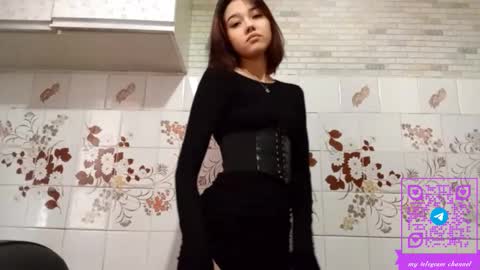 estellekirbo online show from February 19, 1:32 pm