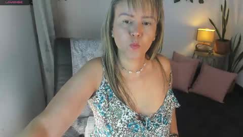 Snapshot of estrellah__ chatting on February 24, 4:04 am - E S T R E L L A M I L F - online show from February 24, 4:04 am