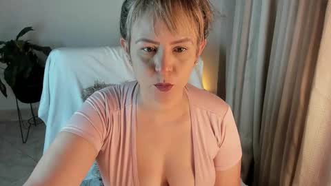 Snapshot of estrellah__ chatting on September 28, 8:19 am - E S T R E L L A M I L F - online show from September 28, 8:19 am