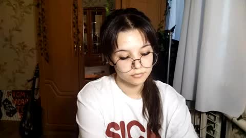 Lily 1st day online show from June 2, 3:24 pm