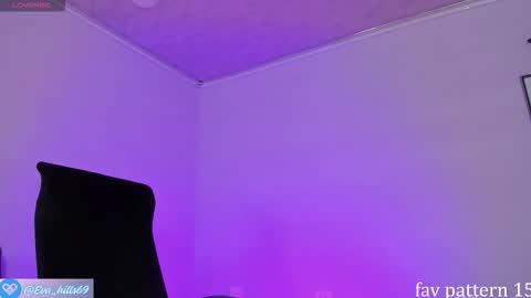 Snapshot of eva_hillss69 chatting on October 19, 12:45 am Eva online show from October 19, 12:45 am