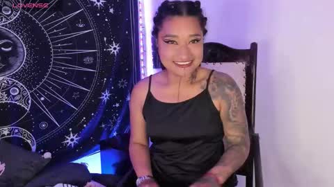 Snapshot of eva_sanderslee chatting on October 19, 9:44 am Eva  online show from October 19, 9:44 am