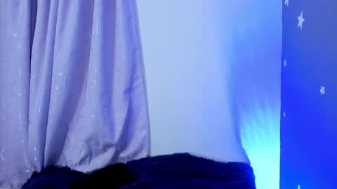 Snapshot of eva_sanderslee chatting on December 20, 6:50 am Eva  online show from December 20, 6:50 am