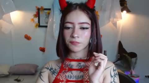 Evanssa lx online show from October 18, 1:25 pm