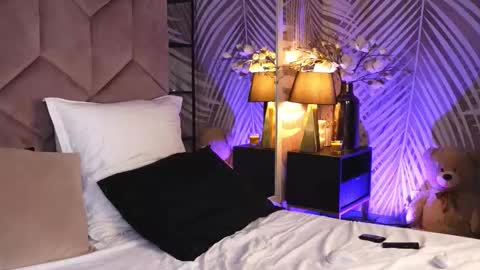 EvaRhea online show from November 18, 4:13 am