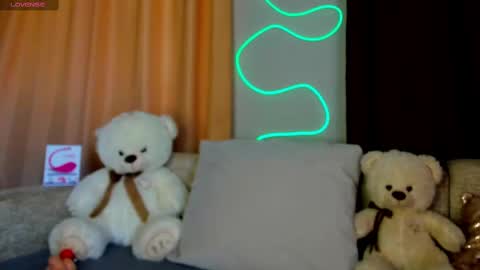 Snapshot of evasunshine18 chatting on February 11, 9:20 am Eva online show from February 11, 9:20 am
