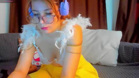 Snapshot of evasunshine18 chatting on October 1, 7:35 am Eva online show from October 1, 7:35 am