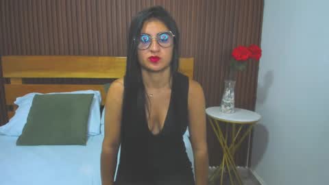 Snapshot of evelin_leroy chatting on January 7, 12:20 pm BELLA online show from January 7, 12:20 pm