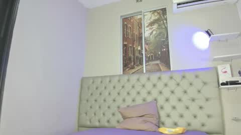 Snapshot of evelyn_jones__ chatting on October 3, 2:22 pm evelyn_jones__ online show from October 3, 2:22 pm