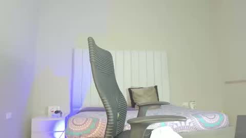 Snapshot of evelyn_jones__ chatting on September 9, 4:12 am evelyn_jones__ online show from September 9, 4:12 am