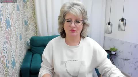 Evelyn online show from May 19, 5:03 am