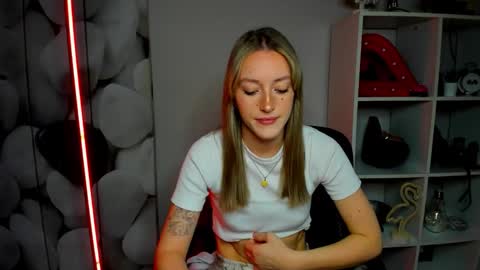 evelynblond online show from December 2, 1:46 pm