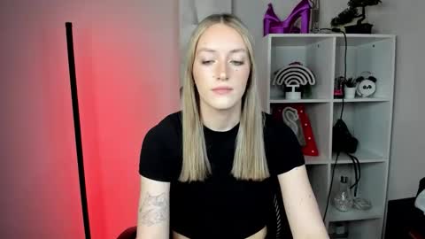 evelynblond online show from February 24, 2:05 pm